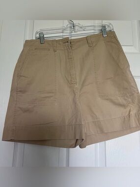 Lauren Ralph Lauren Women’s Khaki Shorts. EUC